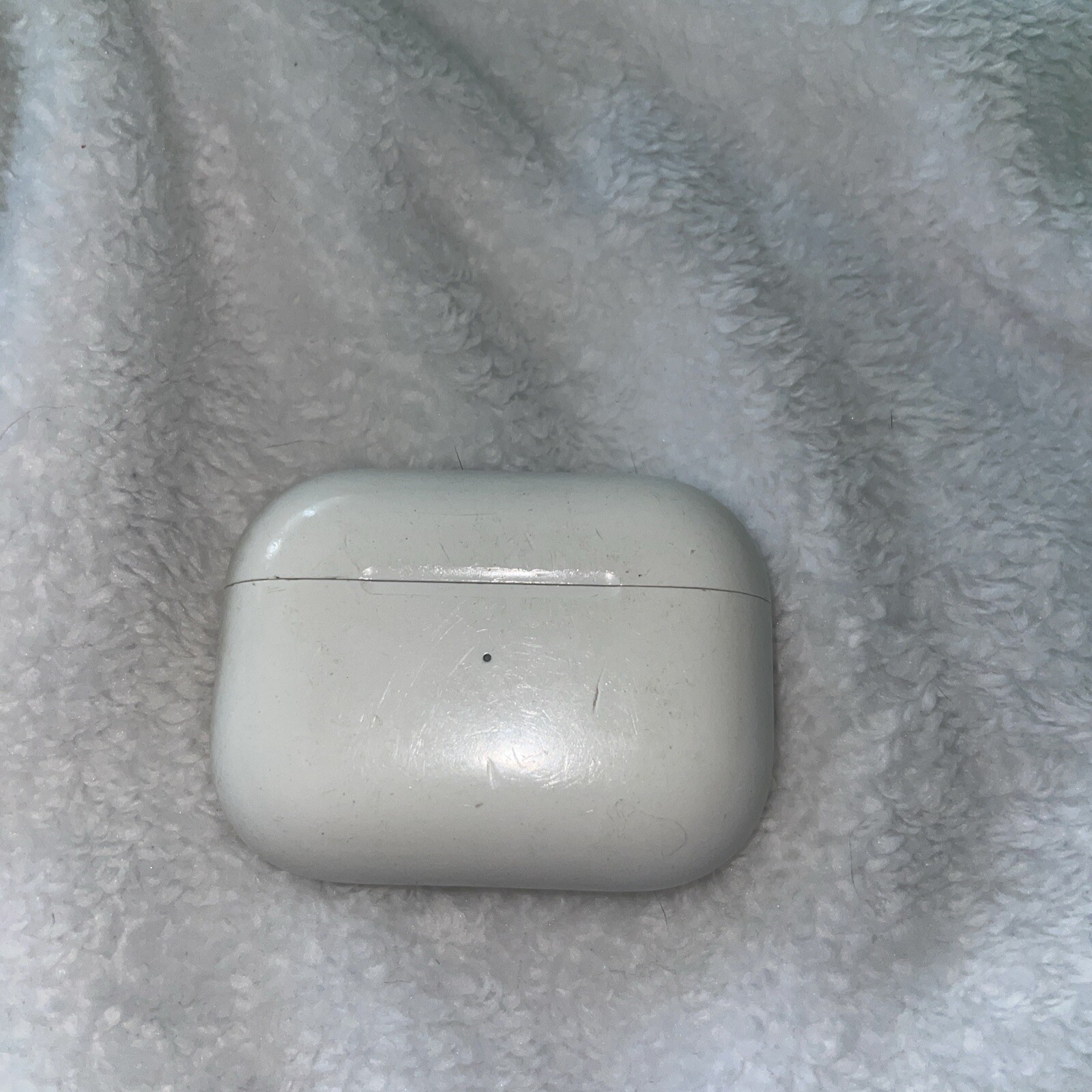 AirPods Pro 1st Gen Replacement Charging Case in Fair Condition-image