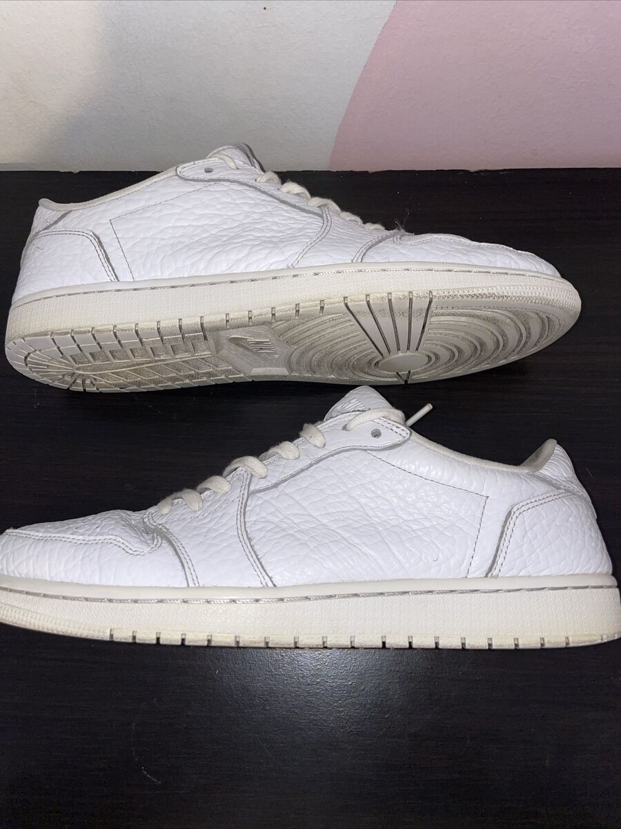 Air Jordan 1 Retro Low Swooshless Men Size 11.5 US Triple Air Jordan 1 Retro Low Swooshless Men Size 11.5 US Triple