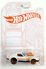 Hot Wheels Pearl and Chrome '68 CORVETTE Gas Monkey Garage GJW52, 5/6