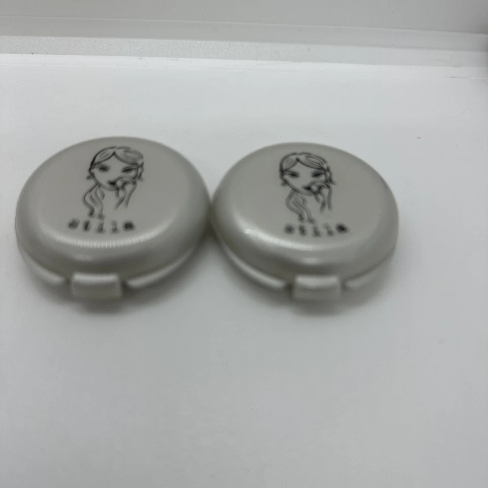 Base en polvo facial iluminadora Stila 2 Mini Compacts 40 vatios maquillaje en vatios Foto 3 de 4