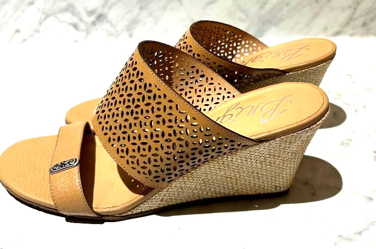 Sandalias de cuña Brighton Ramone para mujer talla 7 M sin cordones corte láser natural Foto 3 de 4