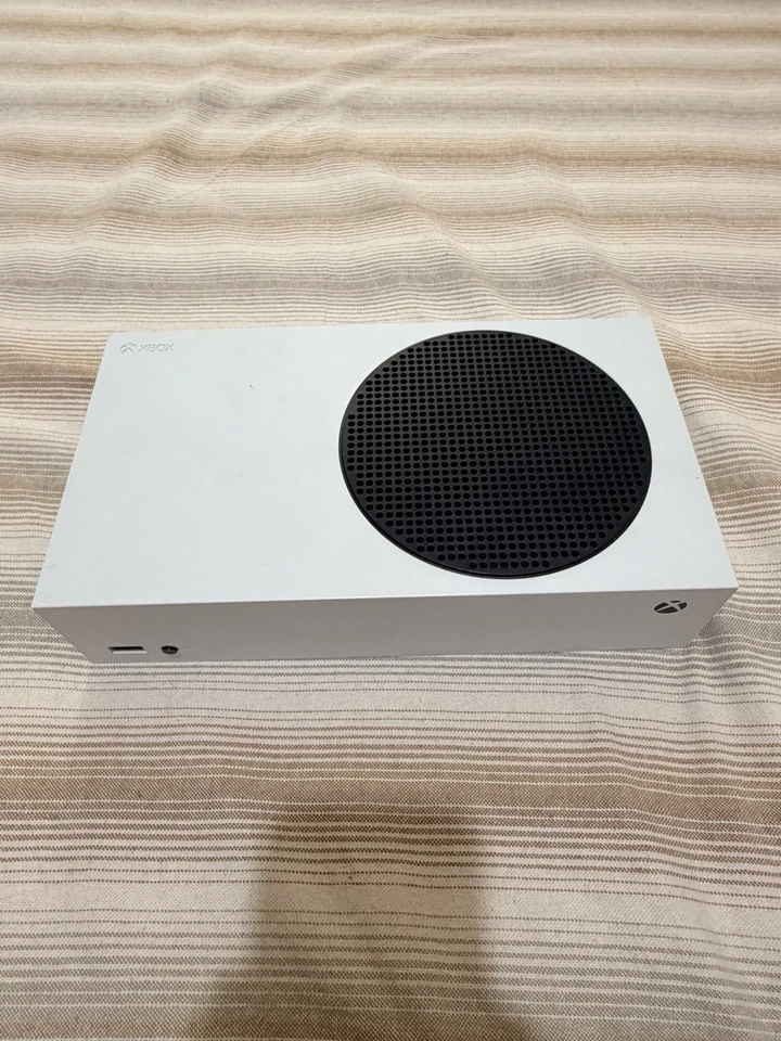 Microsoft Xbox Series S, foto 2 di 5
