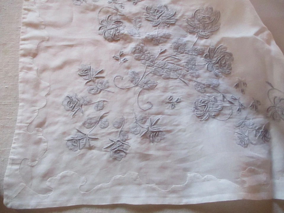 Service de table N°62 nappe 165 x 260 cm 12 serviettes fleur rose grise organdi? - Photo 4/4