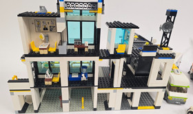 LEGO CITY: Police Headquarters (7744) Lot 108 Figures 60021 7034 7288 + Extras