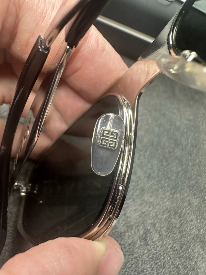 Óculos de sol de luxo Givenchy Gunmetal GV 7204 - Imagem 3 de 4