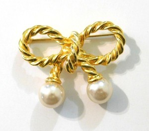 Authentic Premier Designs Bow Brooch Pearl Accents Gold Plated Vintage Pin 2 Inch