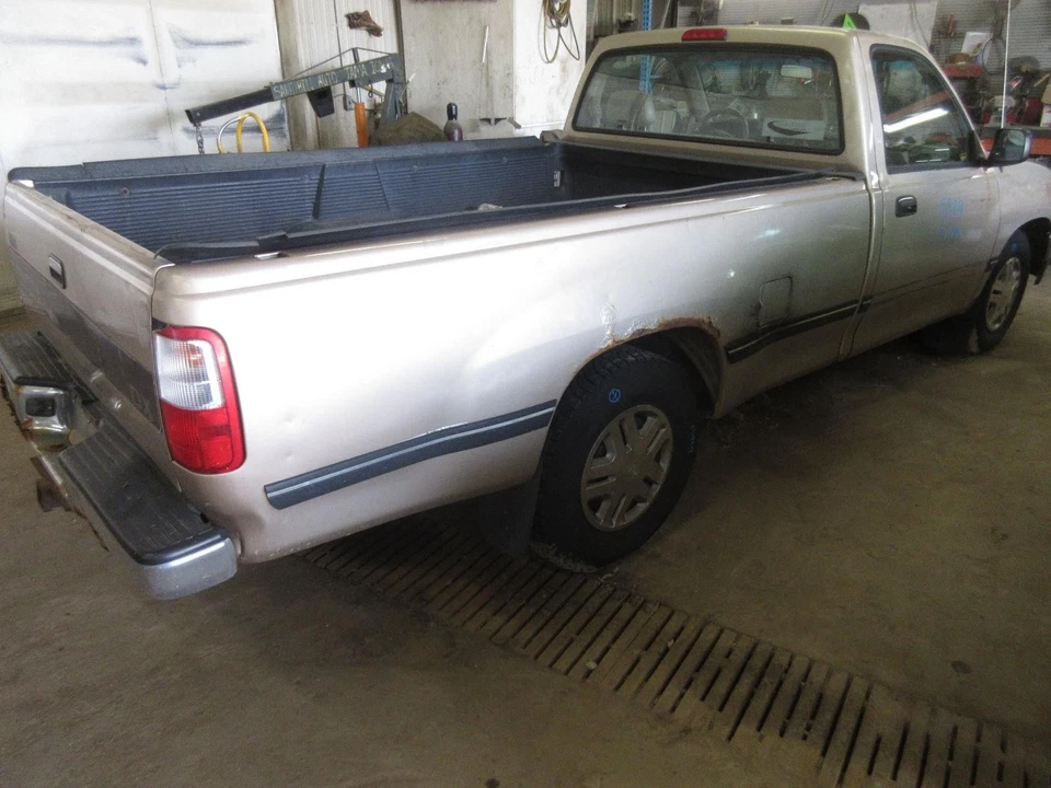 Used Front Bumper Assembly Front fits: 1994 Toyota T100 chrome Front Grade B - Imagem 2 de 4