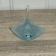 Art Glass 5 1/4" Stingray, Glows in Dark, Dynasty Gallery, Handcrafted, Sticker