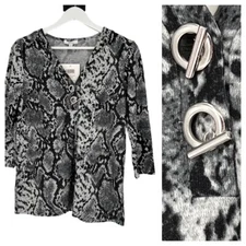 89th Madison Sweater Top Size Small Gray Animal Print 3/4 Sleeve Lightweight New