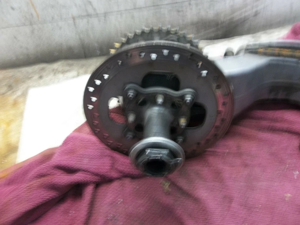 Triumph Speed Triple 955i 955 2000 brazo oscilante buje de transmisión trasero una cara Foto 3 de 4