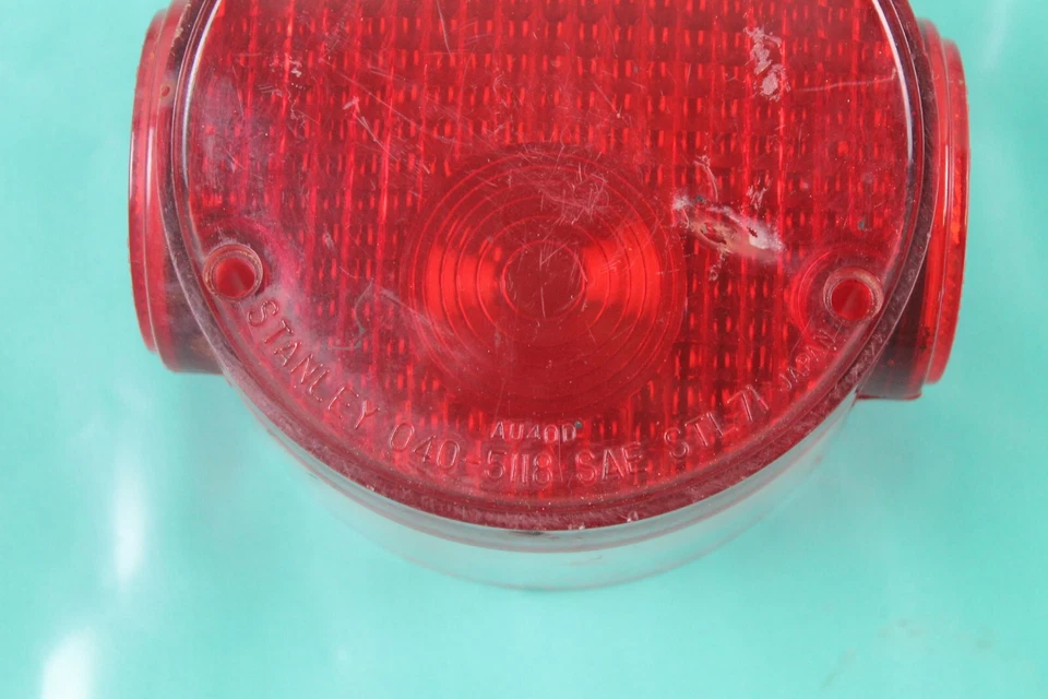 Luz trasera lente luz trasera Yamaha Stanley 040-5118 341-84721-60-00 DT125 RD350 Foto 2 de 4