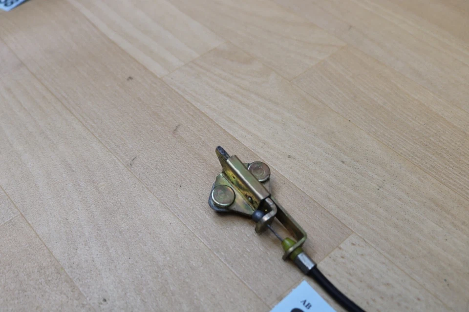 Cierre de asiento y cable OEM 1998-2003 27 k Suzuki TL 1000 R Foto 3 de 4