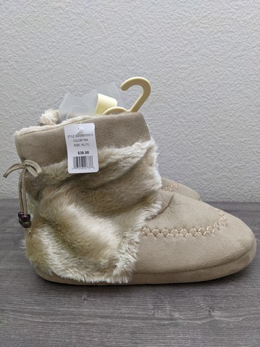 Womens Tan Moccasins Boots/Shoes w/ Faux Fur Size 11 (XL) / NEW WITH TAGS - Picture 4 of 6