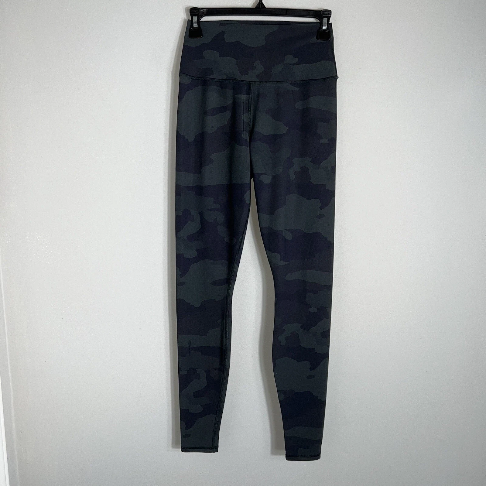 alo-yoga high rise camo leggings