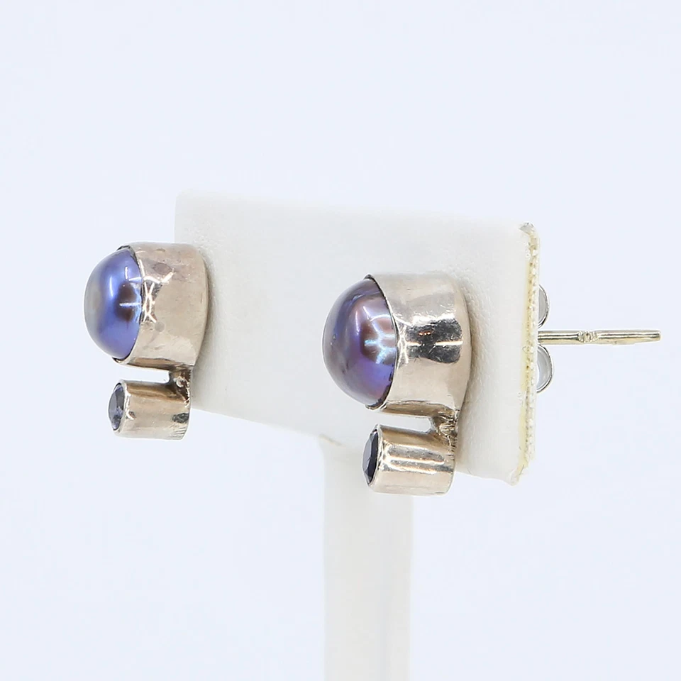 Pendientes de poste de perlas moradas de plata de ley 925 hechos a mano con detalles de cristal Foto 2 de 4