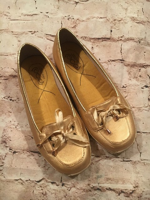 gold shoes size 7