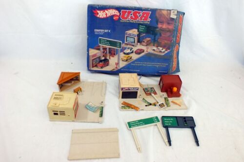 Vintage Hotwheels USA Starter Set 2 Buildings Road Signs No Cars