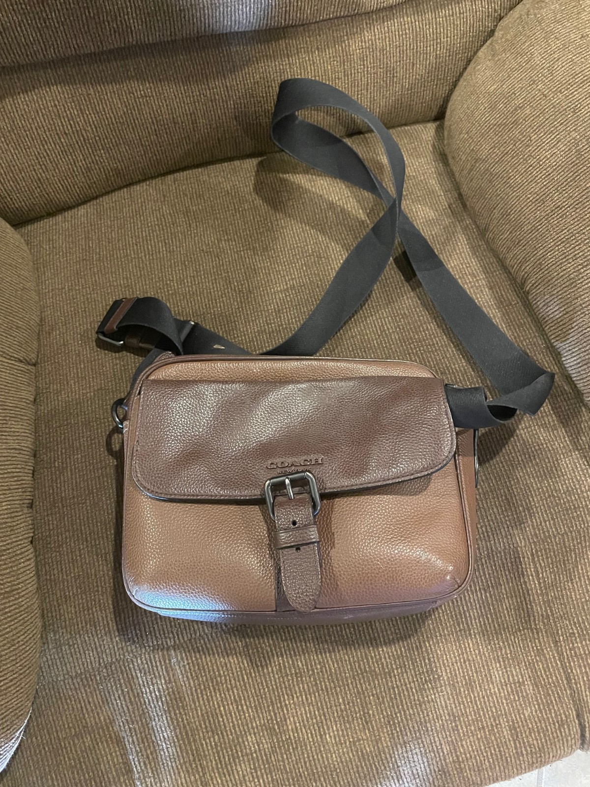 Coach Leather Crossbody Bag for Women Stylish Hands-Free Carry  -image