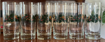 Vintage The Toscany Collection Christmas Holly & Yuletide Glasses   Set of 6