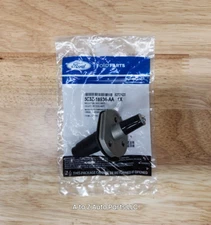 NEW 00-07 Ford F250,F350 S/Duty, Excursion Radio Antenna Cable Base Mount, OEM