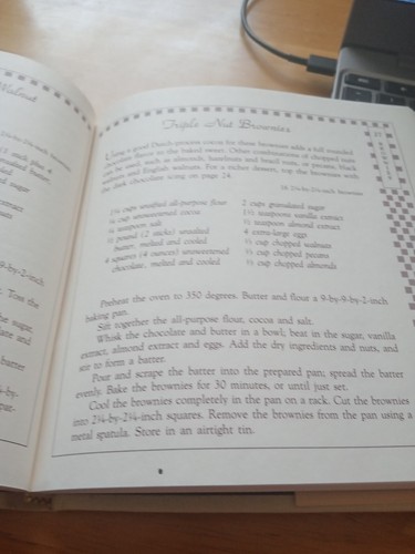 American Baking Classics Cookbook Brownies and Blondies by Lisa Yockelson (1992) - Picture 5 of 6