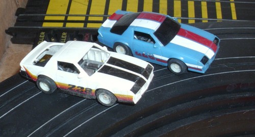 TYCO Z-28 CHALLENGE CAMARO RACING SLOT CAR SET 1980 HO BOXED WITH CARS - Picture 4 of 6