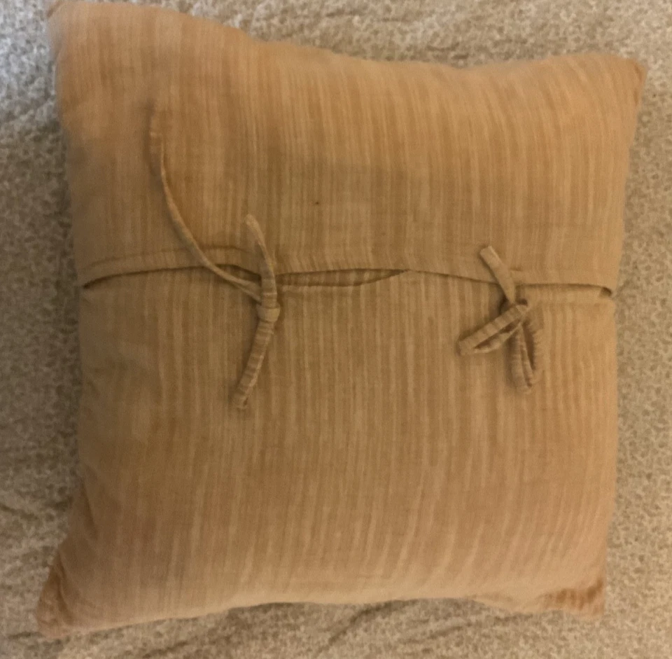 JUEGO ~ ALMOHADAS PATCHWORK COLORES NEUTROS. APROX12"x12".Algodón egipcio, PIER 1 Foto 4 de 4