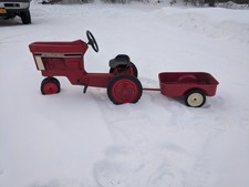International 404 Pedal Tractor With Trailer