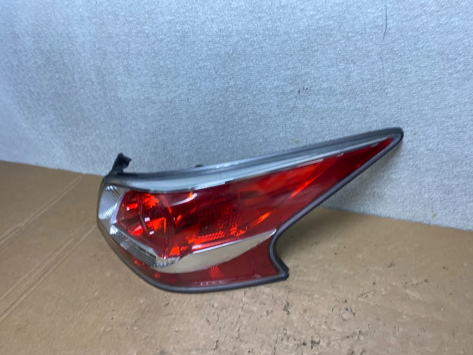 Luz trasera lateral derecha Nissan Altima 2013 2014 2015 pasajero derecho V5631 DW Foto 2 de 4