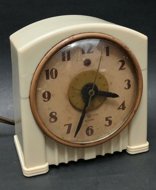 Vintage GE Wood Alarm Clock by General Electric Model 7297 Working