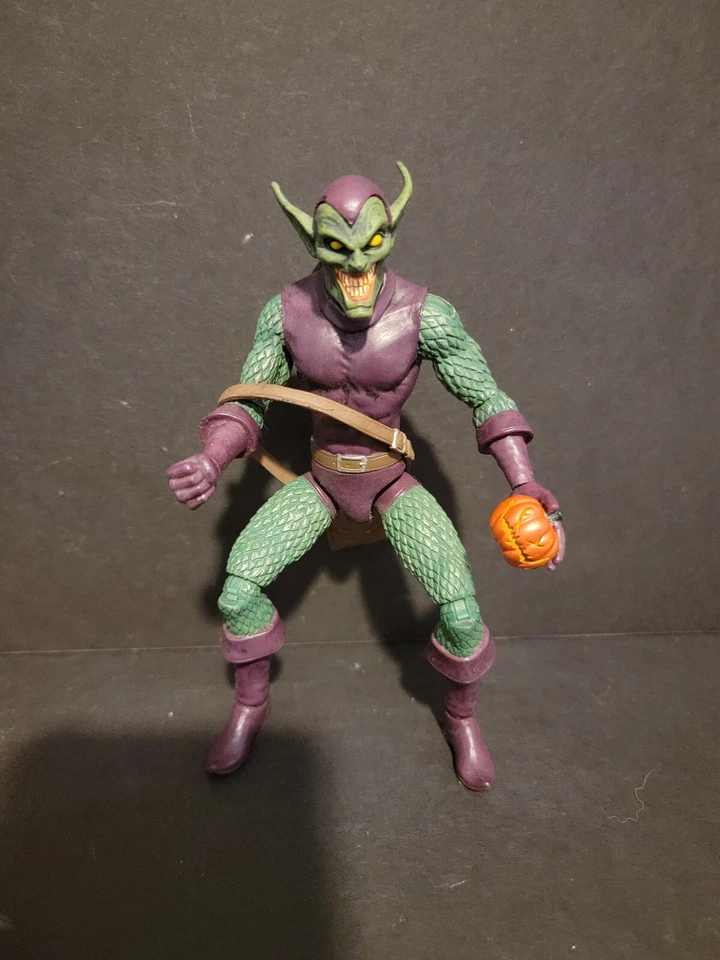 Marvel Diamond Select Duende Verde Suelto B16 Foto 2 de 3