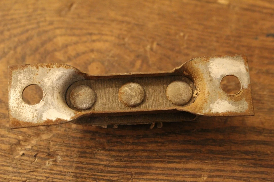 Bloque de terminales de faros laterales del conductor camión Studebaker M16 1947 Foto 3 de 4