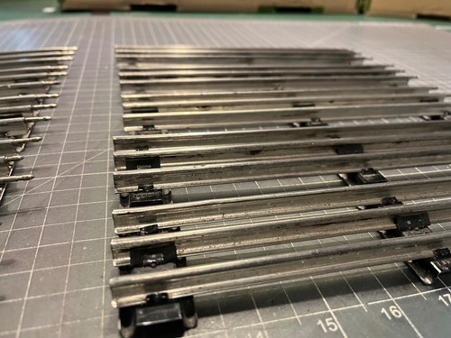 Lionel Train O Scale 10 STRAIGHT 10" Tubular Track Pieces High Profile Lot H - 第 9/19 張圖片