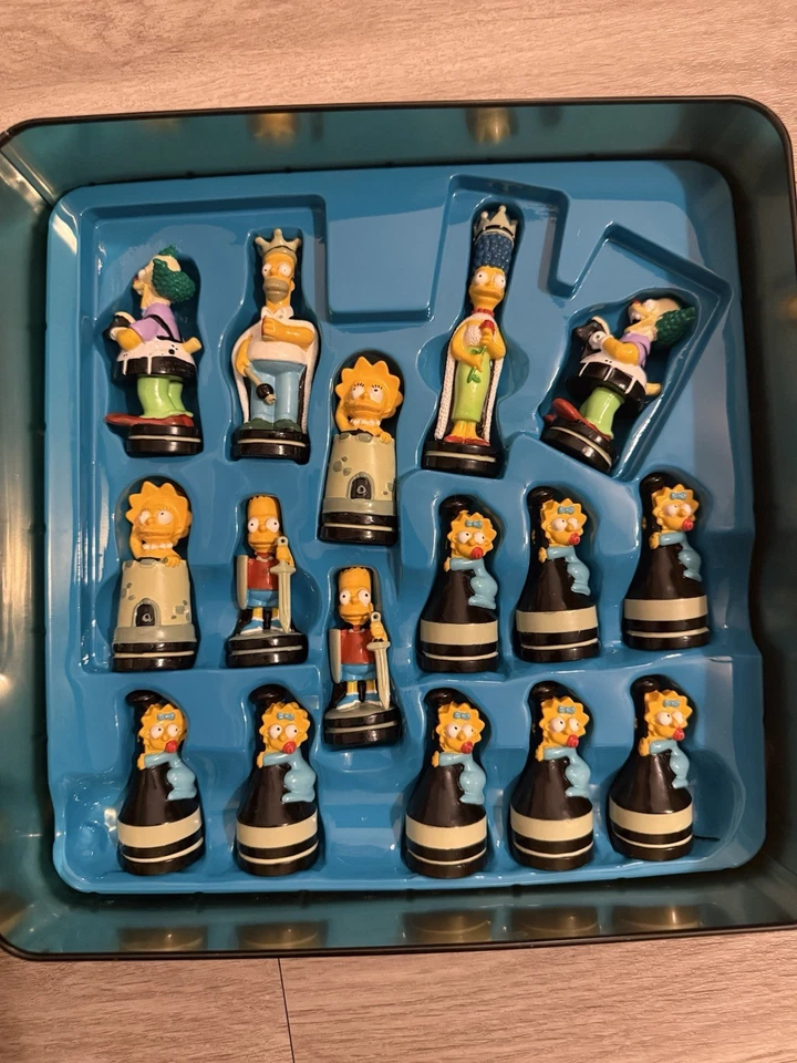 The Simpsons Vintage Chess Set in Tin Collectors Box 100% Official 1998 - Image 3 of 4