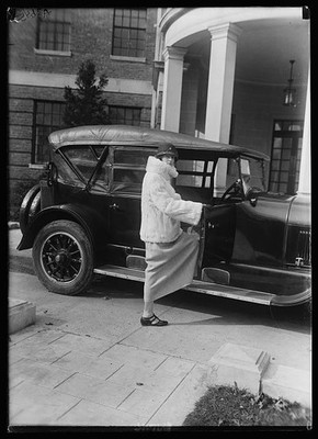 Photo:Miss Ruth Stoddard Debutante 1920s Vintage Car Portrait