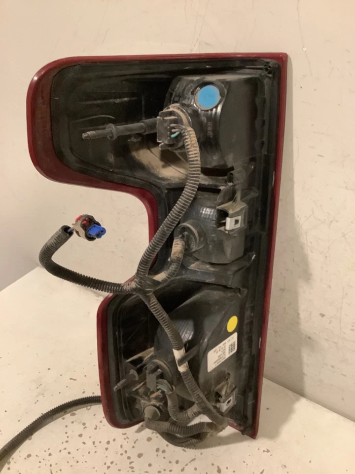 Chevrolet Silverado 1500 2019-2024 pasajero derecha cola halógena OEM C60R-20389 TL Foto 2 de 4