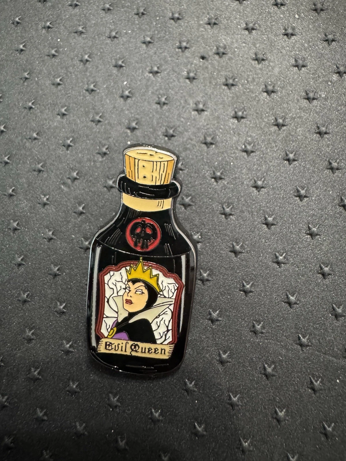 Loungefly - Evil Queen - Villain Potions - Mystery 2022 Disney Pin