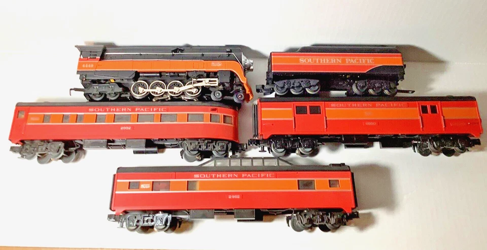 MTH Southern Pacific Daylight#4449 & 3 Cars 6600,8462,2952,O Gauge - Image 3 of 4