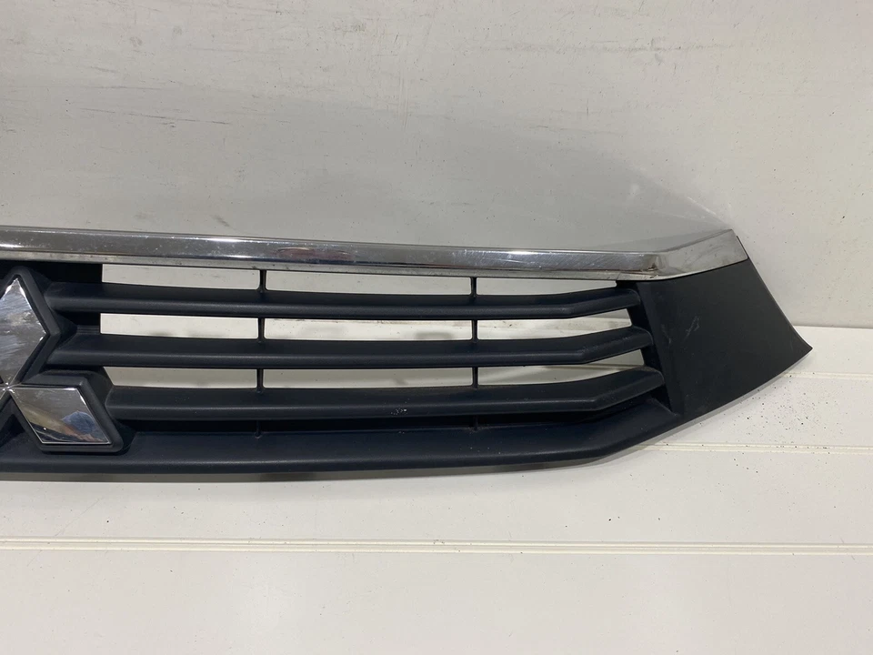 Parrillas de parachoques delanteras deportivas Mitsubishi Outlander 2016-2017 OEM Foto 4 de 4