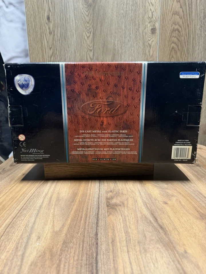 Ford Sportsman Signature Serie 1946 escala 1:18 metal fundido a presión madera real y cuero Foto 3 de 4