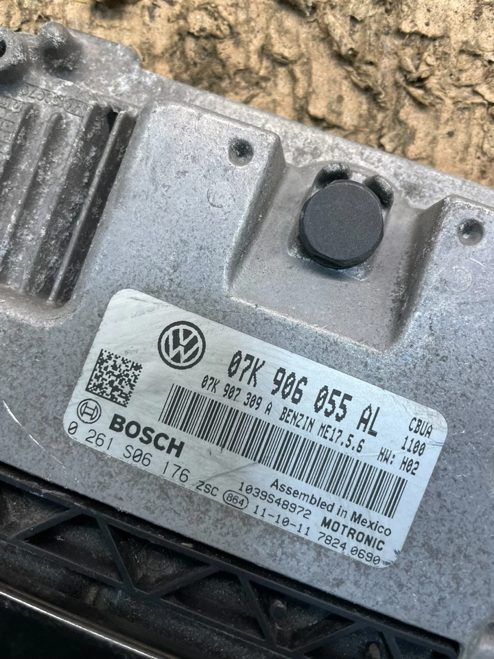 Unidad de control del motor ECM 2012 Volkswagen Passat ECU OEM U1769 DG fabricante de equipos originales Foto 4 de 4