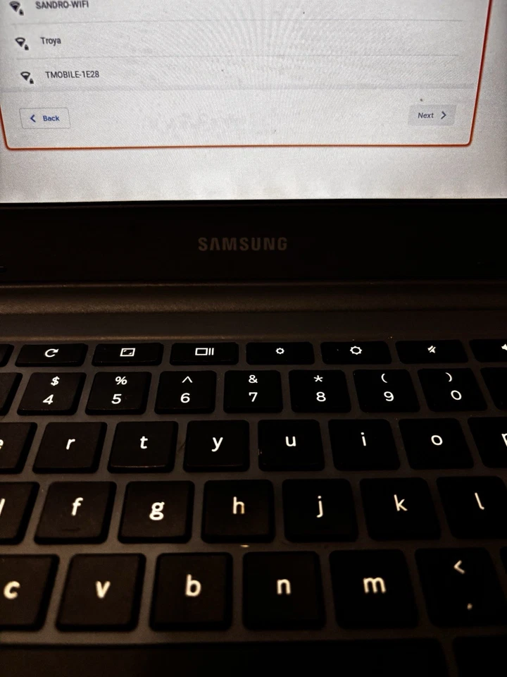 Chromebook Samsung XE501C13-S02US 11.6" Intel Atom x5 4GB RAM 32GB eMMC Foto 2 de 4