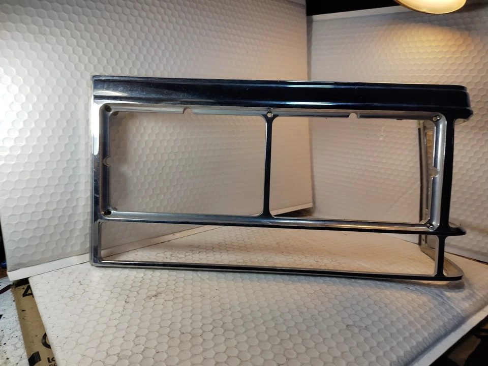 Cadillac Brougham Driver 1989 (LH) bisel de faros 1628786 Foto 4 de 4