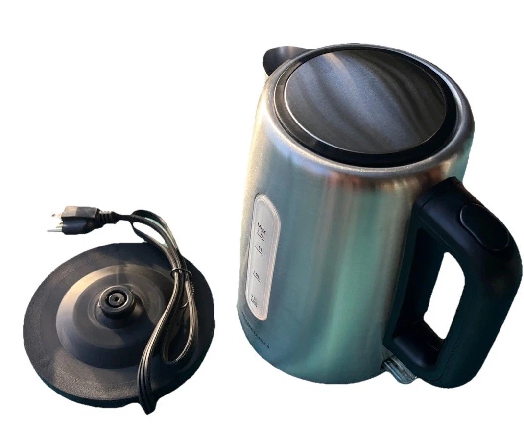 AmazonBasics Stainless Steel Electric Hot Water Kettle - 1.7L, Silver