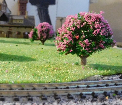 20 Purple Blooming Trees, 40 mm High - Picture 4 of 12