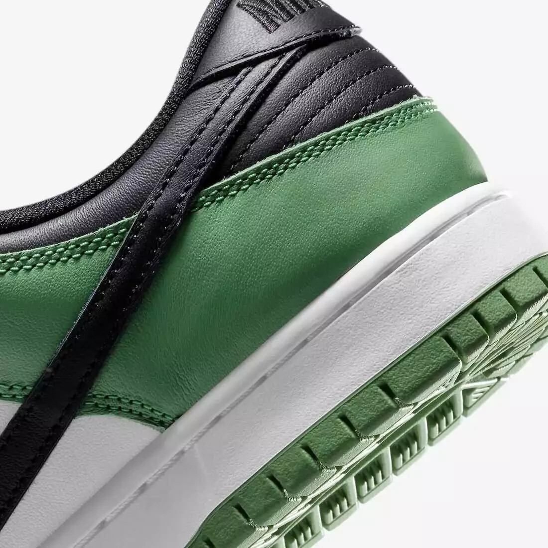シューズ(男性用) NIKE DUNK LOW PRO SB LUCKY GREEN 25.5 Nike SB Dunk Low Black/Classic Green/White - Men's Size 7