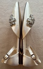 KAILEE P. BELLA 7.5 Ivory Satin Pointy Toe Flats Rhinestone Chassia Flowers