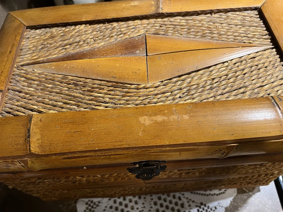 Cofre de ratán de bambú asiático de colección con asas Foto 2 de 4