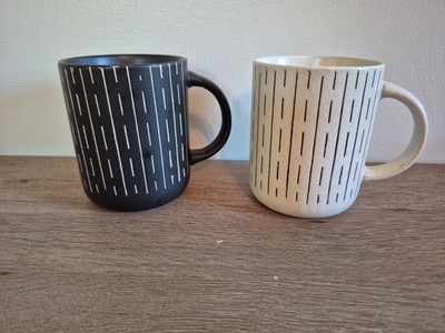 2 ROYAL NORFOLK EMBOSSED 1 BLACK 1 WHITE WITH STRIPES COFFEE TEA MUG CUP 16oz 