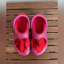 NWT Crocs Classic Lined Valentine's Day 2023 Clogs Women Size 9 208385-6EN